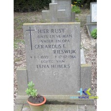 Grafstenen kerkhof Herwen Coll. HKR (115) G.E.Rieswijk